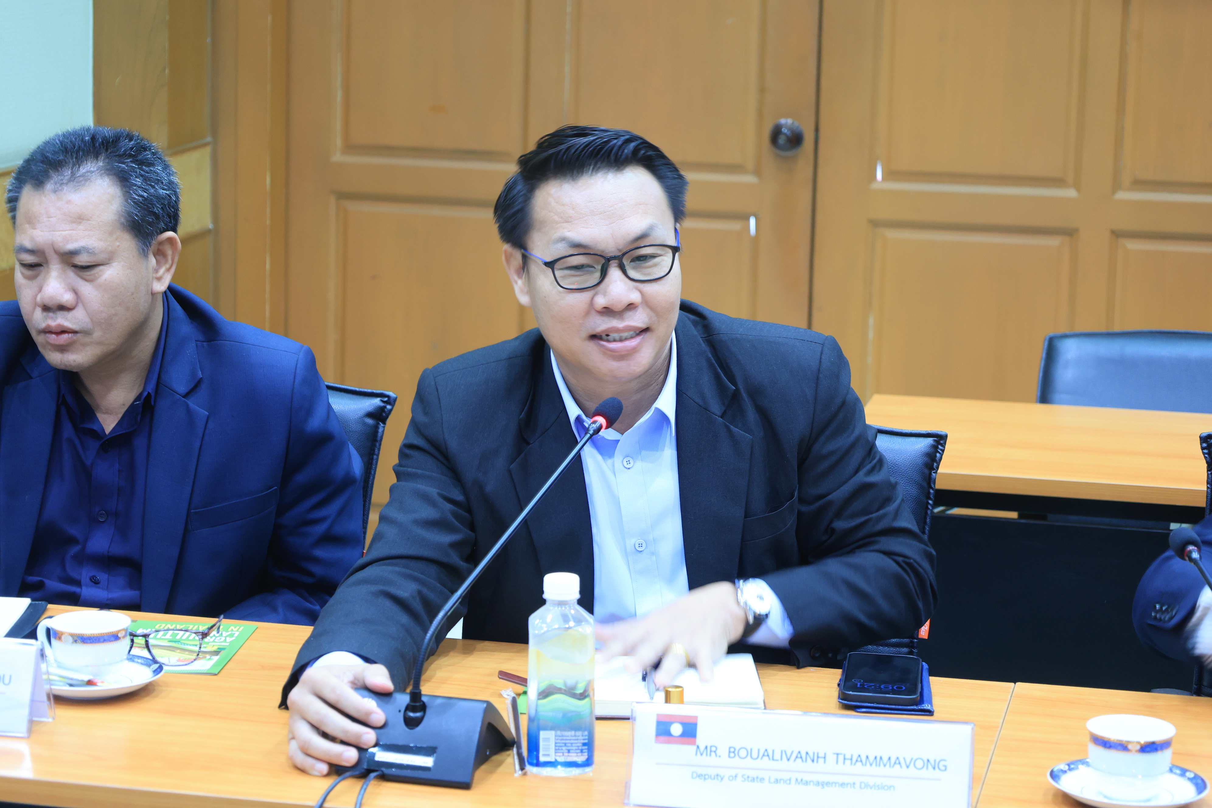 title - ส.ป.ก. ต้อนรับคณะผู้บริหารและเจ้าหน้าที่จากกรมบริหารและจัดการที่ดิน สปป.ลาว 